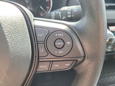 Certified 2025 Toyota RAV4 XLE FWD image 32