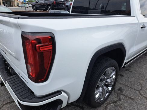 Used 2024 GMC Sierra 1500 Denali w/ Denali Reserve Package AWD/4WD image 19