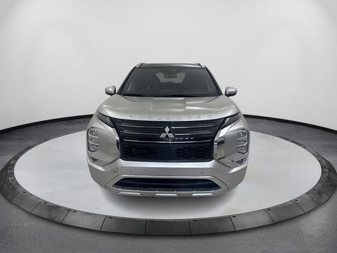 Used 2023 Mitsubishi Outlander SEL FWD image 2