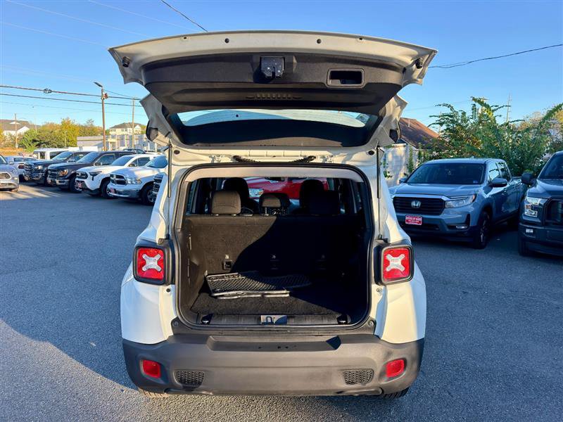 Used 2022 Jeep Renegade Sport AWD/4WD image 3
