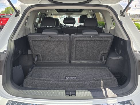 Used 2022 Volkswagen Tiguan SE w/ Panoramic Sunroof Package FWD image 24