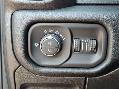 Used 2021 RAM 1500 Laramie AWD/4WD image 25