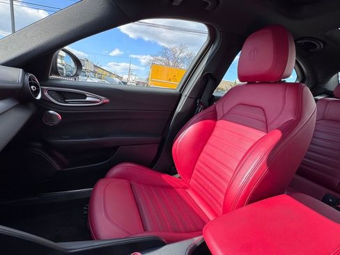 Used 2024 Alfa Romeo Giulia Veloce image 14