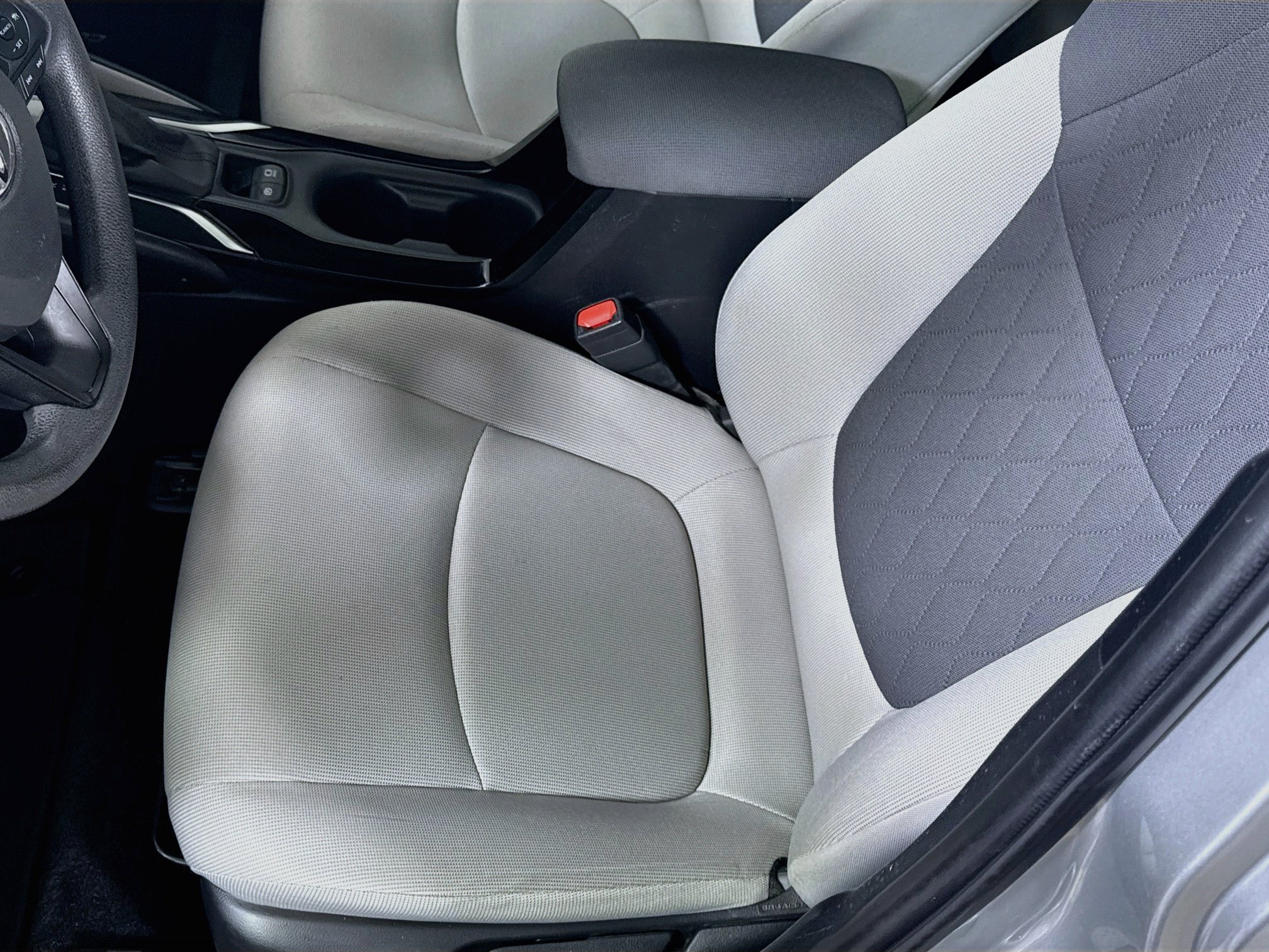 Used 2020 Toyota Corolla LE FWD image 17