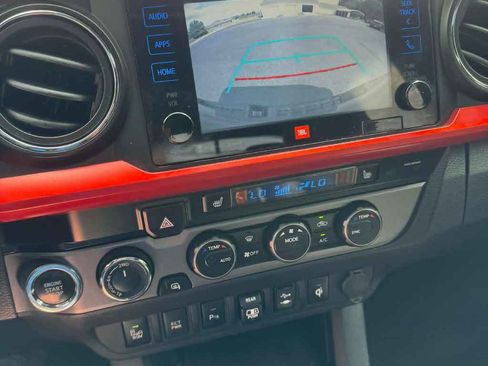 Used 2019 Toyota Tacoma TRD Off-Road AWD/4WD image 14