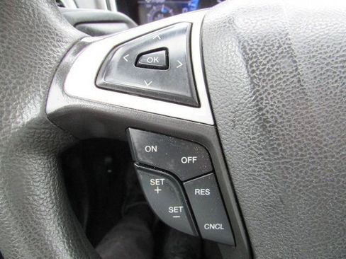 Used 2016 Ford Fusion SE FWD image 16