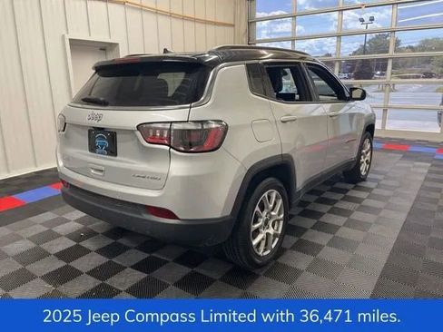 Used 2025 Jeep Compass Limited AWD/4WD image 3