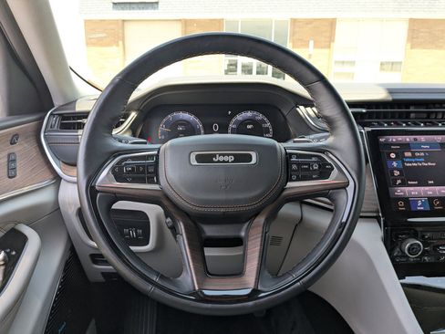 Used 2022 Jeep Grand Cherokee Summit w/ Adv Protech Group IV AWD/4WD image 18