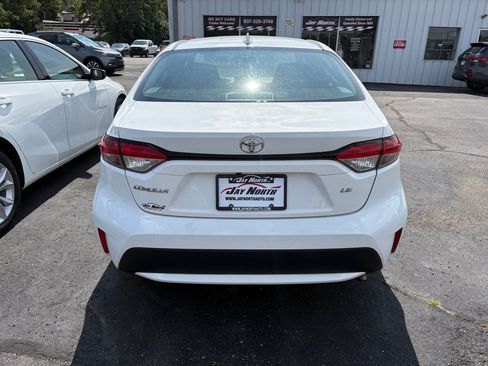 Used 2022 Toyota Corolla LE FWD image 4