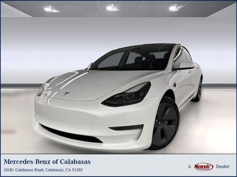 Used 2023 Tesla Model 3 Standard Range image 1