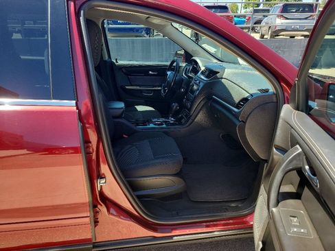 Used 2017 Chevrolet Traverse LT w/ Style and Technology Package FWD image 16
