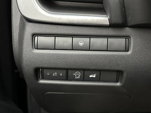 Used 2025 Nissan Rogue SV image 23