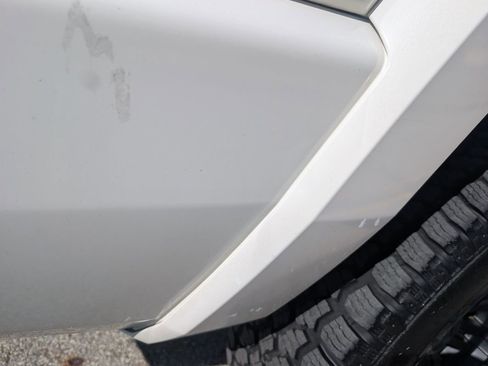 Used 2010 Jeep Commander Sport w/ Sun/Sound Group image 32