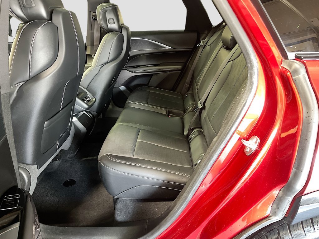 Used 2025 Cadillac Lyriq Sport AWD/4WD image 25