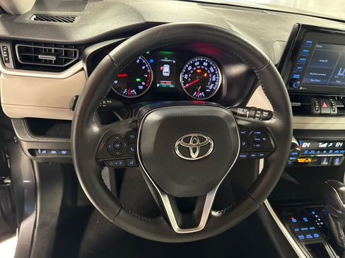 Used 2020 Toyota RAV4 XLE Premium AWD/4WD image 17