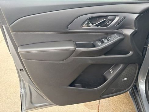 Used 2020 Chevrolet Traverse Premier image 11