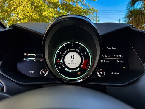 Used 2022 Aston Martin V8 Vantage Coupe RWD image 22