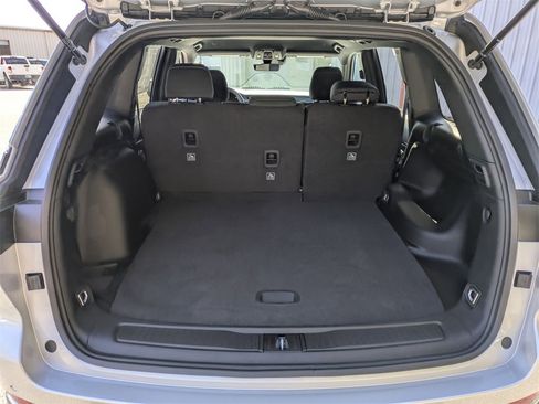 New 2025 Jeep Grand Cherokee Laredo image 29