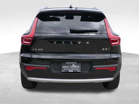 Used 2025 Volvo XC40 B5 Core AWD/4WD image 5
