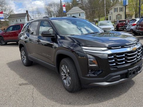 Used 2025 Chevrolet Equinox LT w/ Convenience Package II AWD/4WD image 2