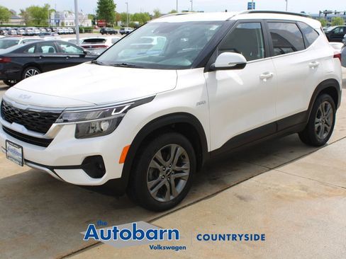 Used 2023 Kia Seltos S w/ Navigation Package AWD/4WD image 3