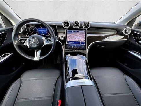 Used 2025 Mercedes-Benz GLC 300 4MATIC image 16