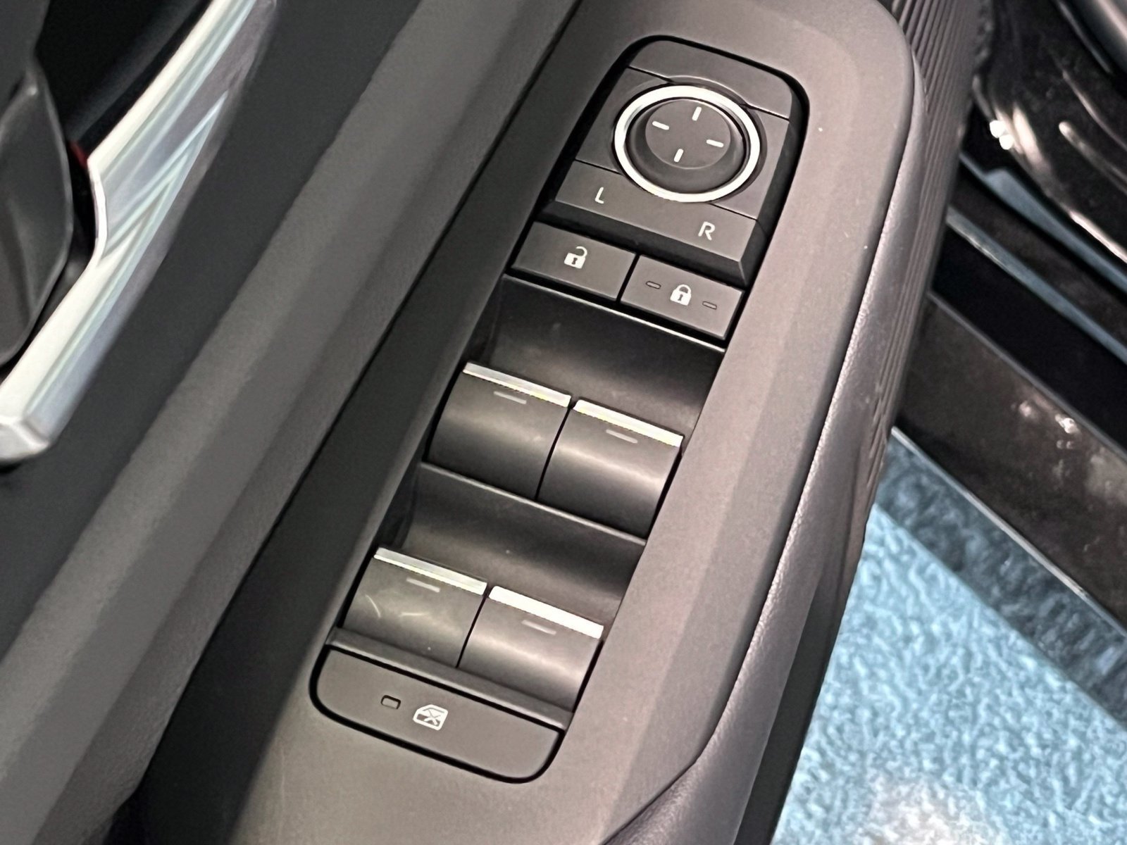 New 2027 Toyota Prius XLE AWD/4WD image 33