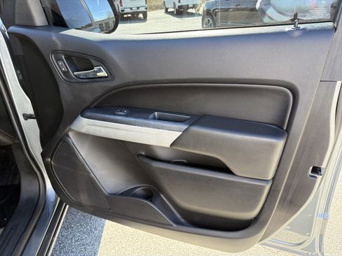 Used 2021 Chevrolet Colorado LT w/ LT Convenience Package image 16