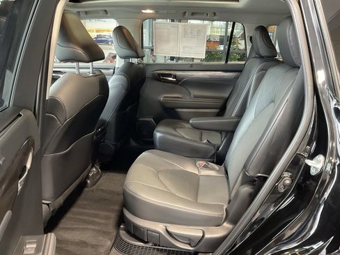 Certified 2022 Toyota Highlander Platinum image 23
