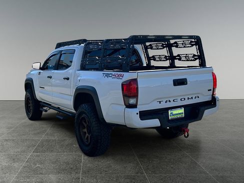Used 2019 Toyota Tacoma TRD Off-Road w/ Technology Package AWD/4WD image 5