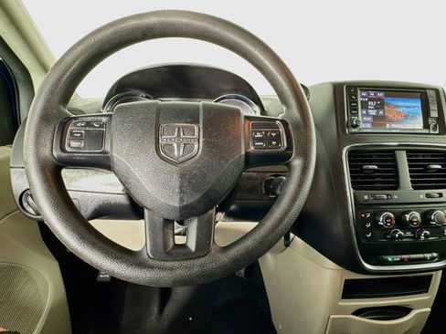 Used 2018 Dodge Grand Caravan SE w/ UConnect Hands-Free Group FWD image 10