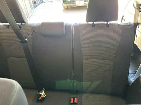 Used 2025 Toyota Highlander LE FWD image 30