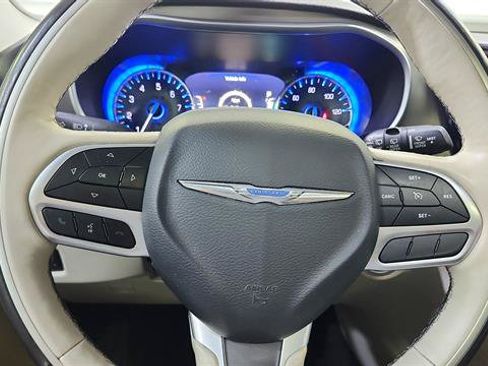 Used 2019 Chrysler Pacifica Limited FWD image 15
