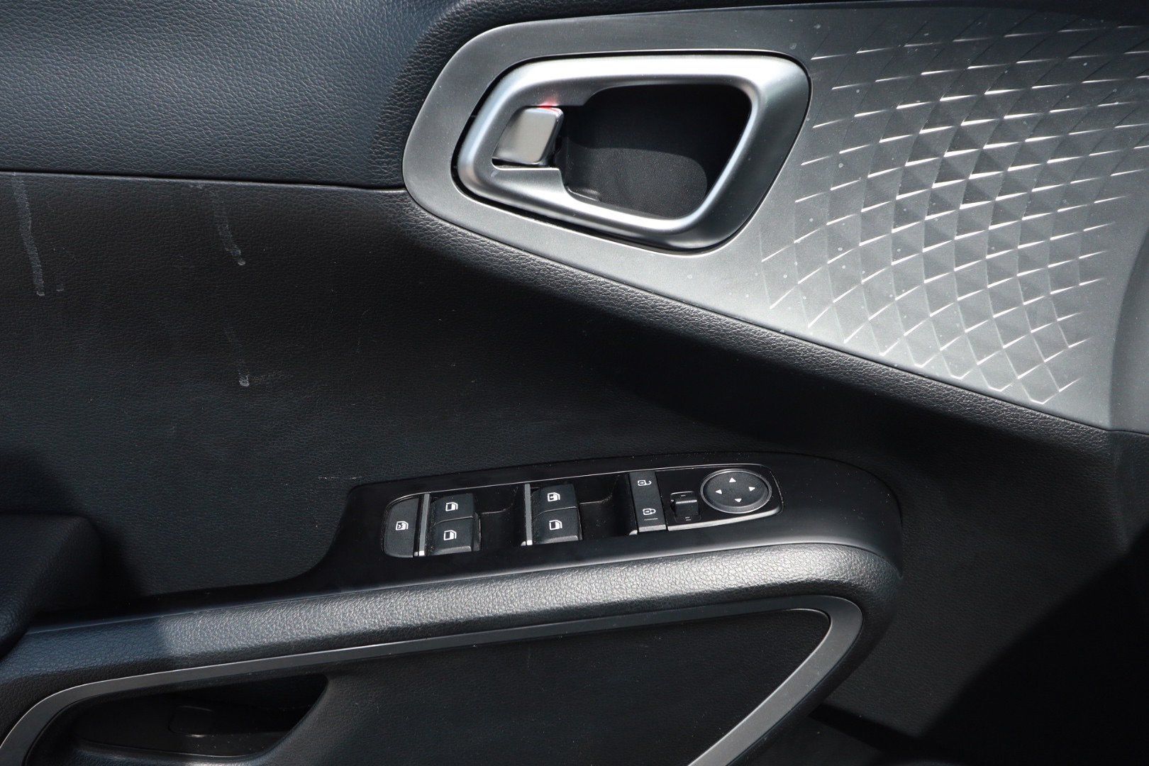 Used 2025 Kia Soul LX w/ LX Technology Package FWD image 22