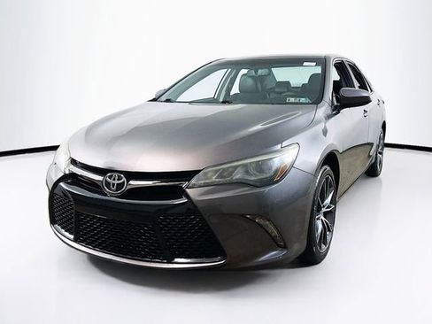 Used 2015 Toyota Camry XSE image 3