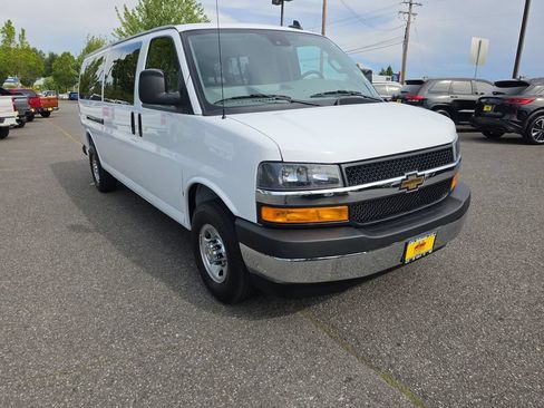 Certified 2025 Chevrolet Express 3500 LT w/ LT Preferred Equipment Group RWD image 8
