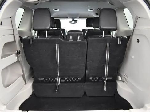 Used 2023 Chrysler Pacifica Touring-L FWD image 16