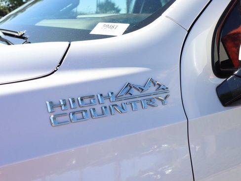 Used 2021 Chevrolet Suburban High Country w/ Premium Package image 57