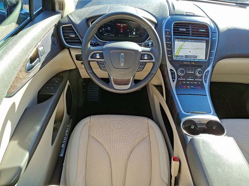 Used 2020 Lincoln Nautilus Reserve image 11