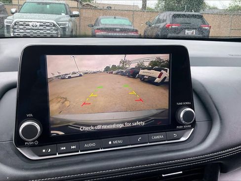 Used 2025 Nissan Rogue SV image 26