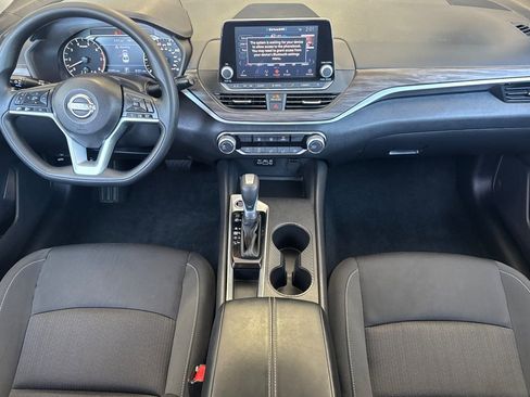 Used 2025 Nissan Altima 2.5 SV FWD image 13