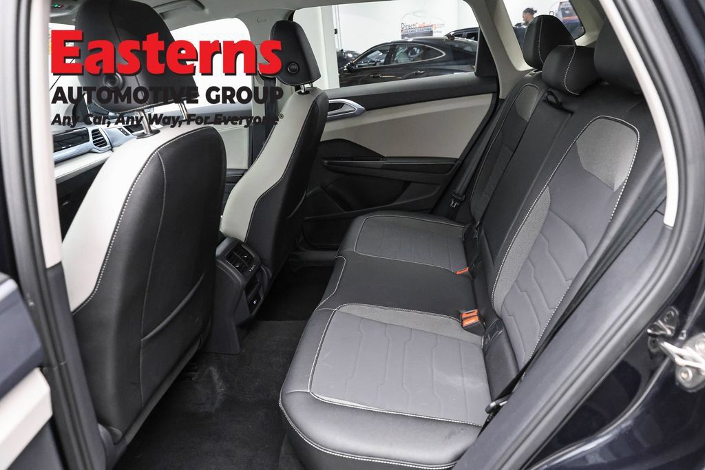 Used 2025 Volkswagen Taos SE FWD image 20