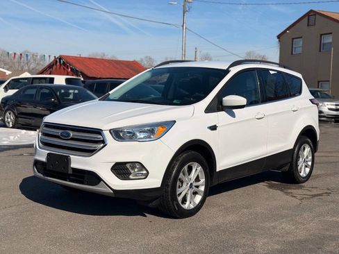 Used 2018 Ford Escape SE image 2