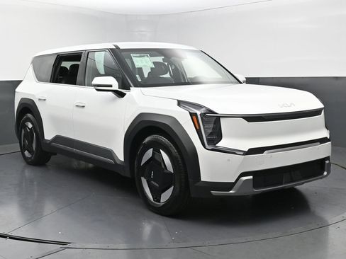 Used 2024 Kia EV9 Light image 3