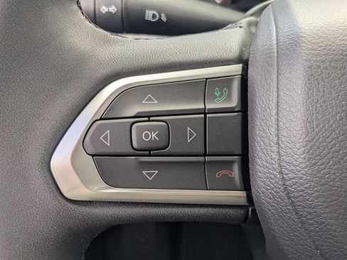 Used 2025 Jeep Compass Latitude w/ Convenience Group AWD/4WD image 25