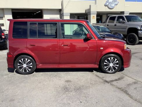 Used 2006 Scion xB FWD image 10