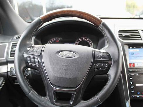 Used 2017 Ford Explorer Platinum image 16