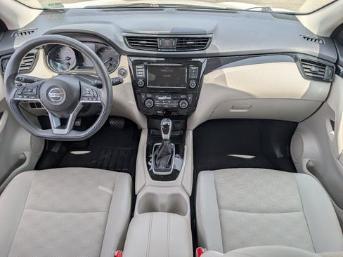 Used 2019 Nissan Rogue Sport SV FWD image 4