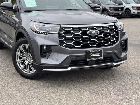 Used 2026 Ford Explorer Platinum RWD image 3