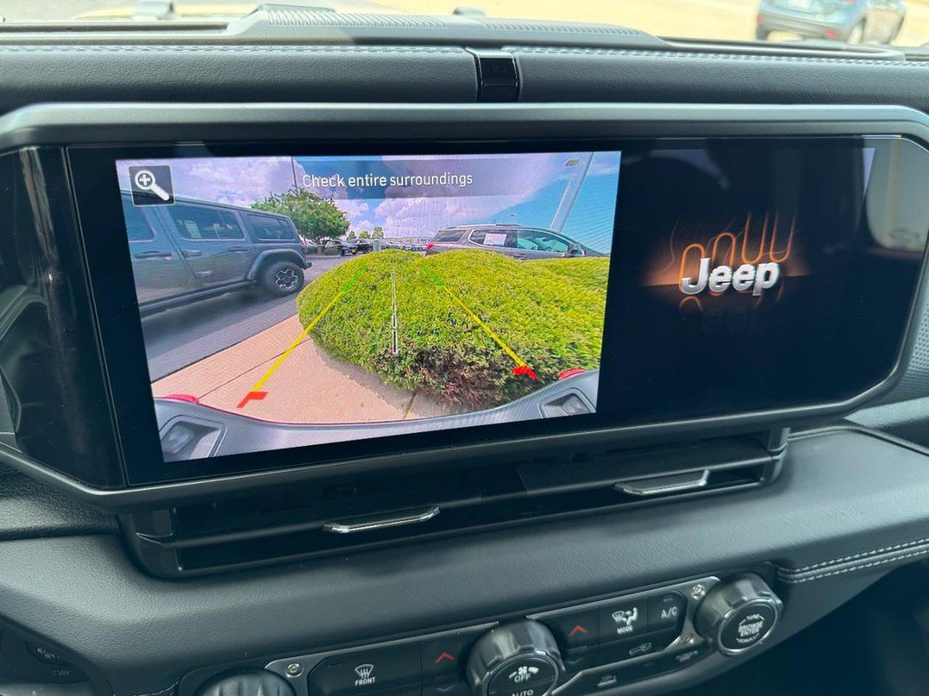 Used 2026 Jeep Gladiator Mojave AWD/4WD image 18
